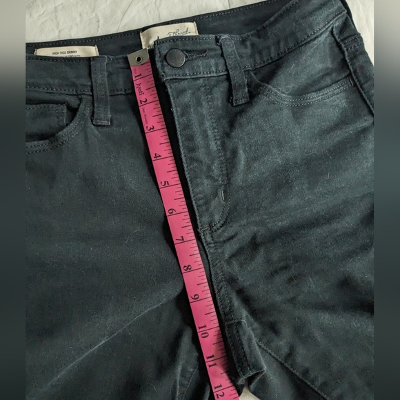Universal Thread High Rise Skinny Jean - Picture 4 of 8